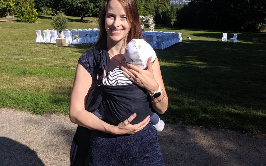 Baby wearing – why and how you should do it